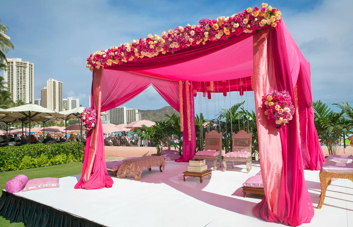 Pink decorations at Hindi wedding