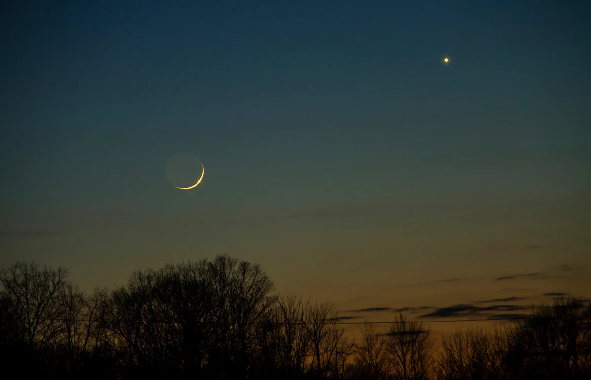 Conjunction of the Moon, Venus, and Mercury