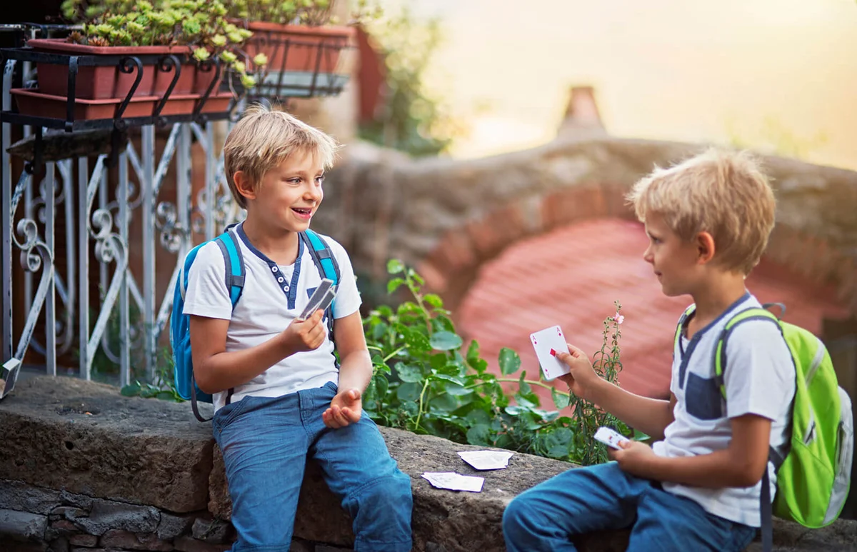 two kids playing card game