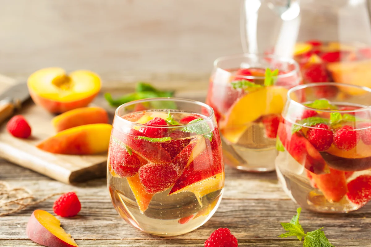 Peach-berry sangria