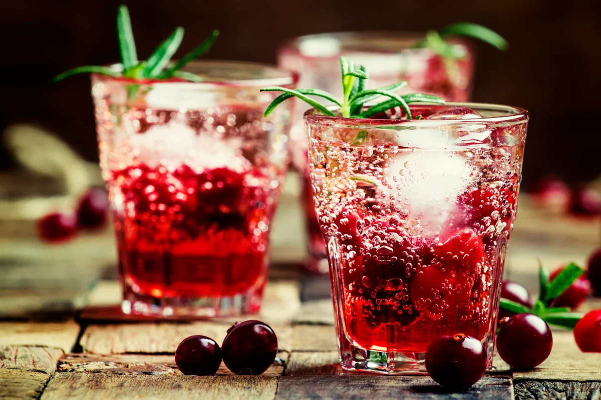 Vodka-ginger-cranberry cocktail