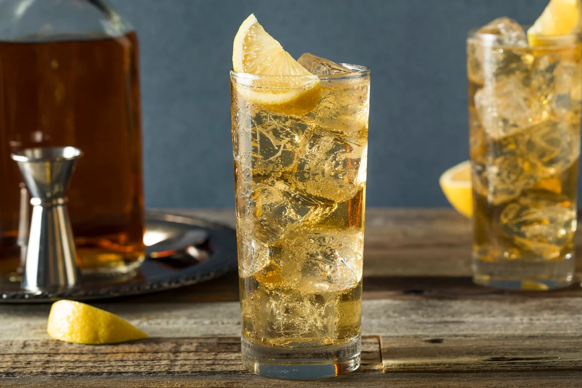 Scotch and soda highball