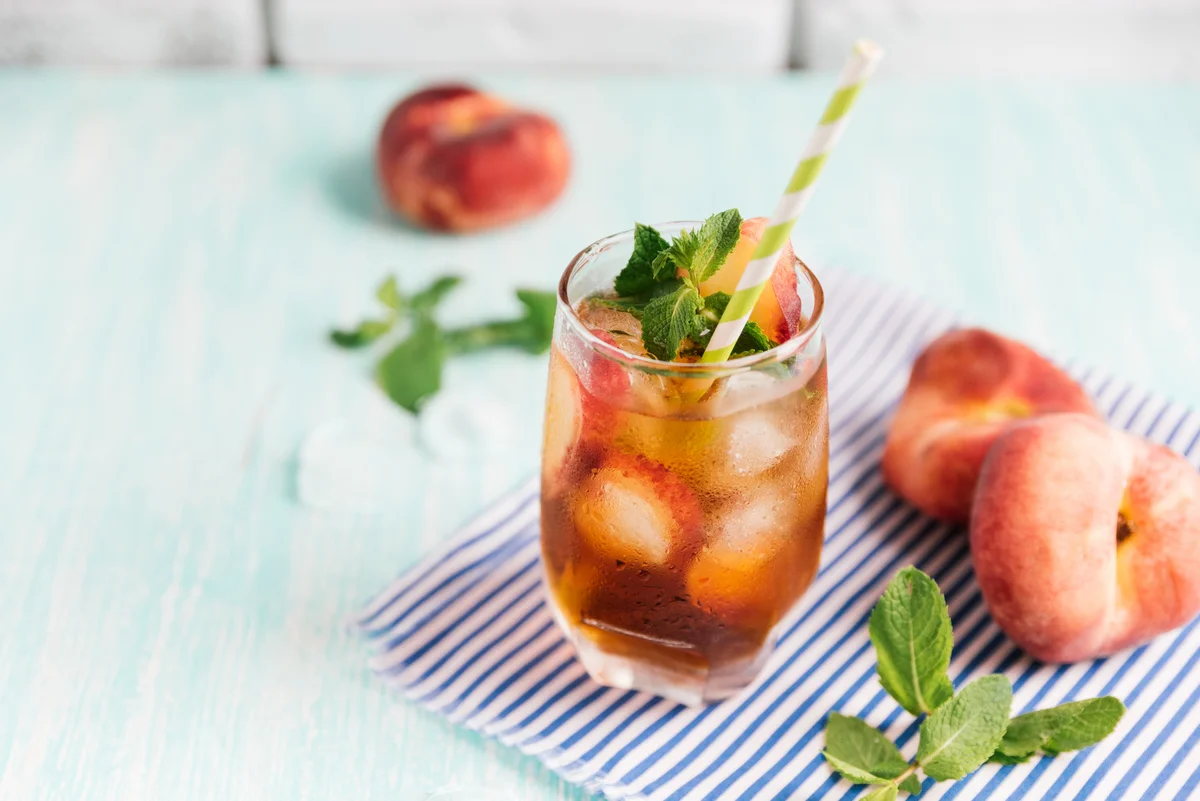 Ginger peach fizz cocktail