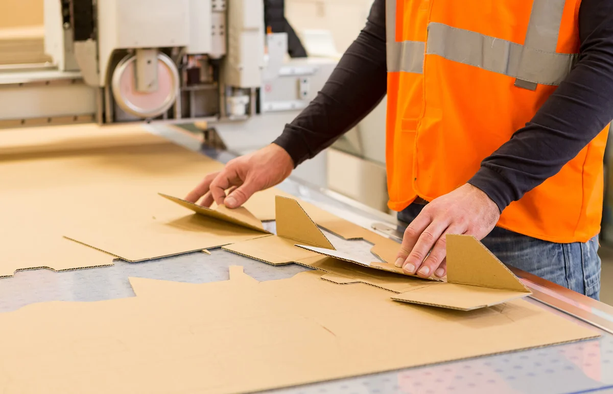 Folding cardboard at the printing plant