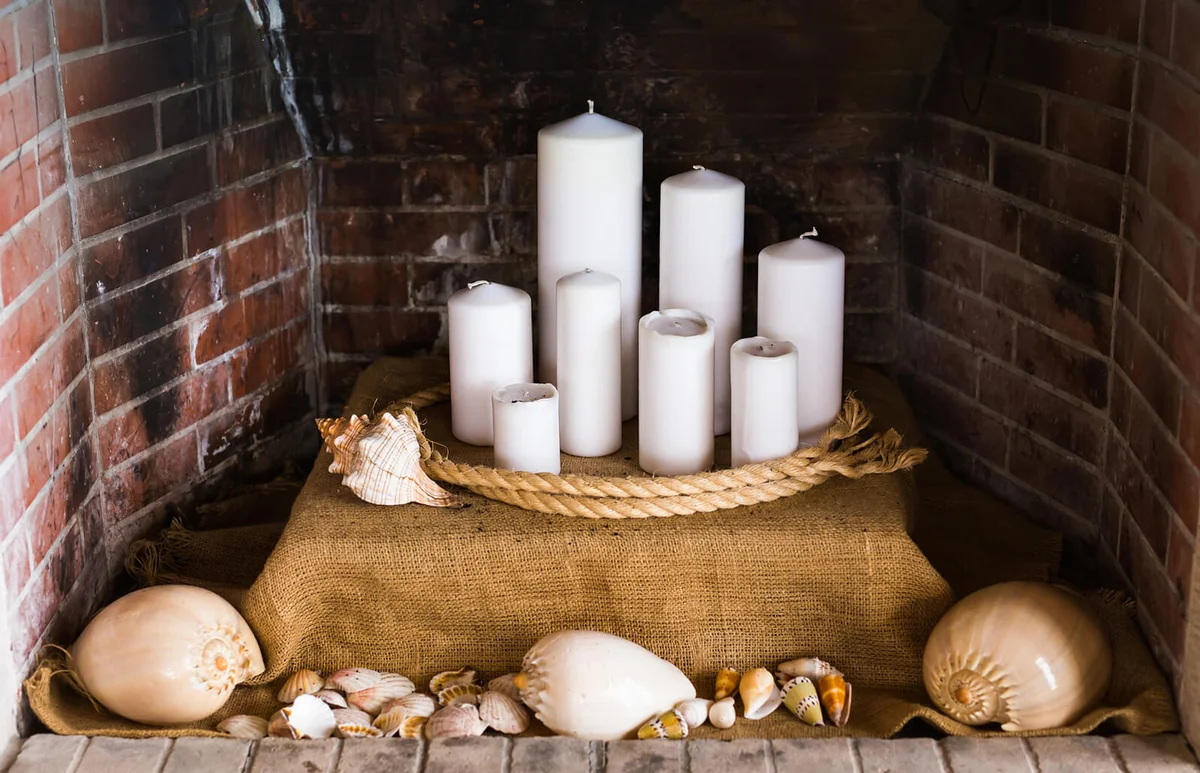 Decorative fireplace with candles | ID 90680726 © Tatiana Chekryzhova | Dreamstime.com