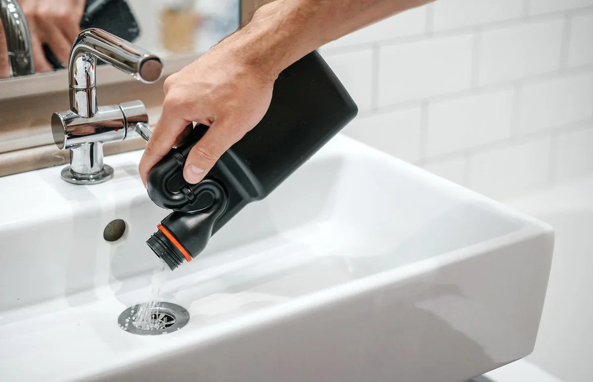 Removal of blockage in the sink