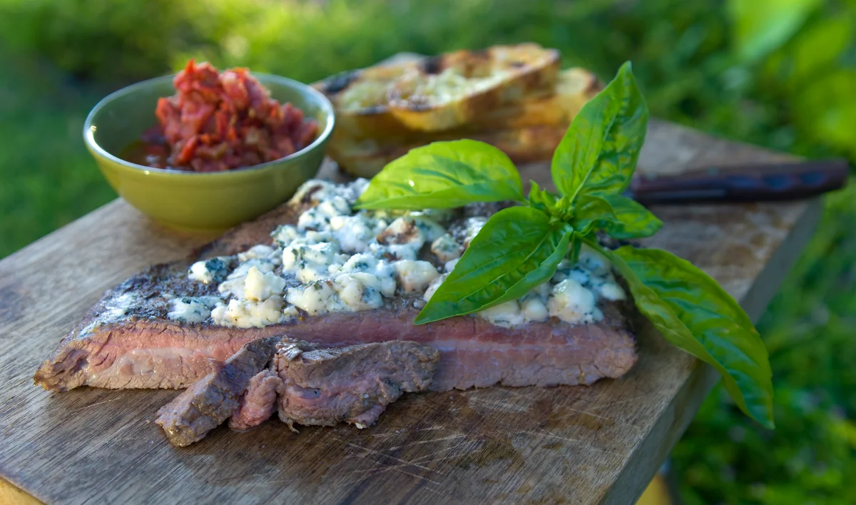 Steak with gorgonzola