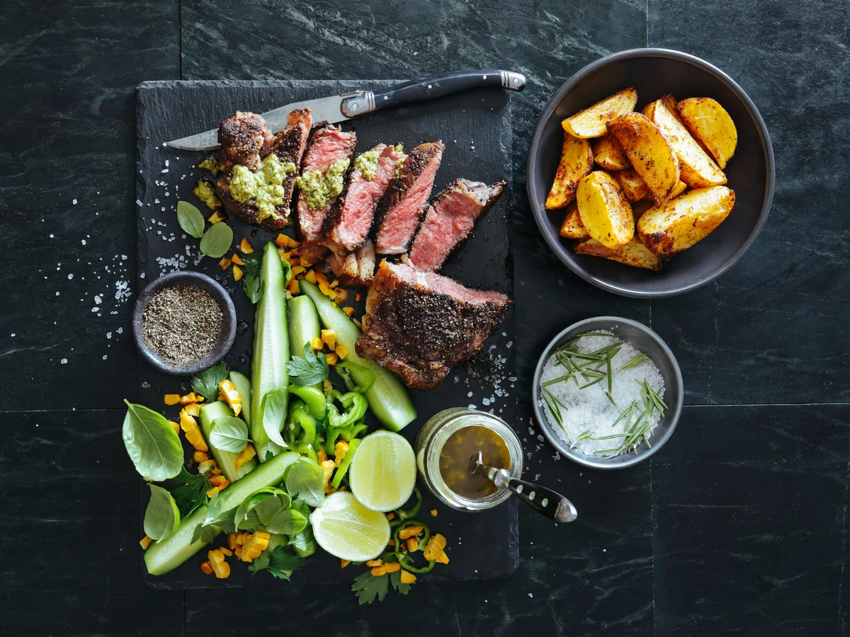 Steak with avocado puree