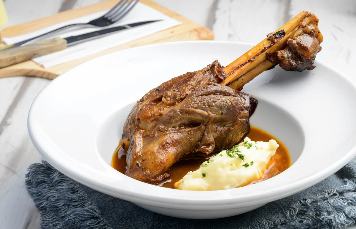 Lamb shank with mashed potatoes