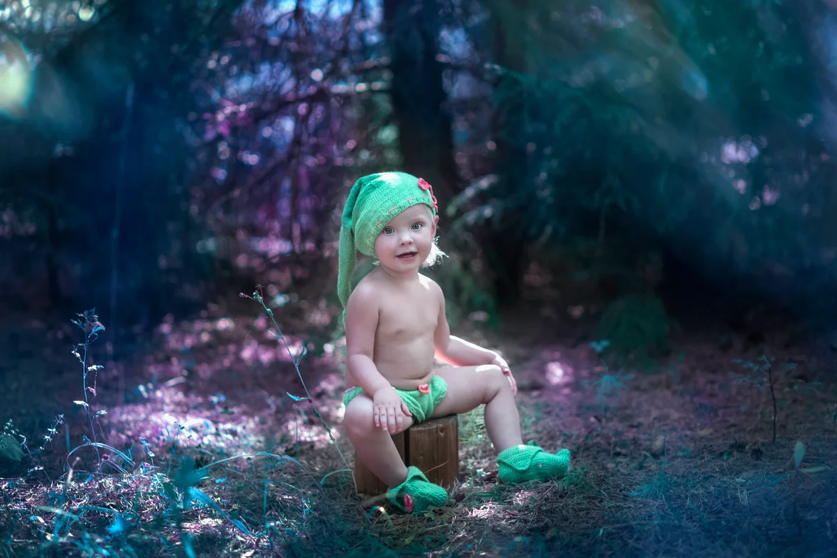 Little girl in elf costume
