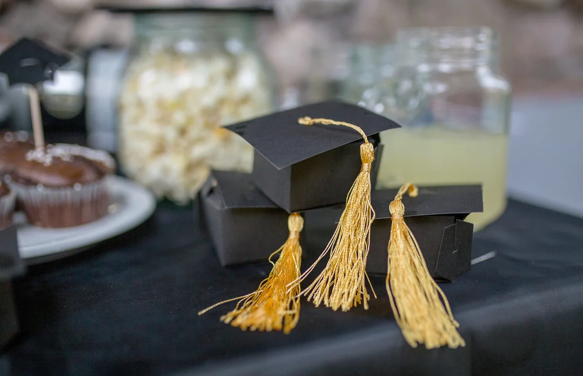 Graduation party table