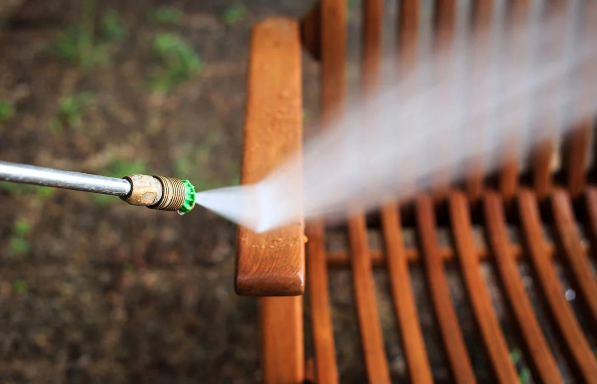 Wooden chair cleaning with high pressure water jet