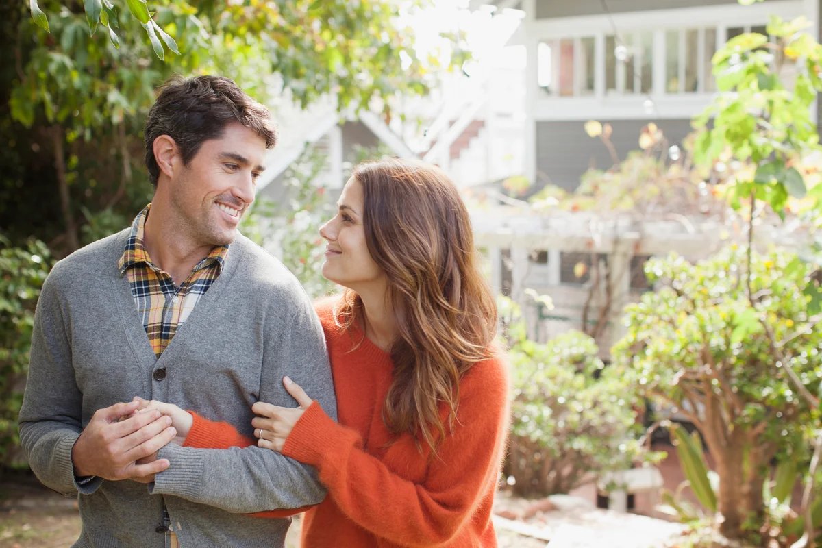 Couple walking arm-in-arm