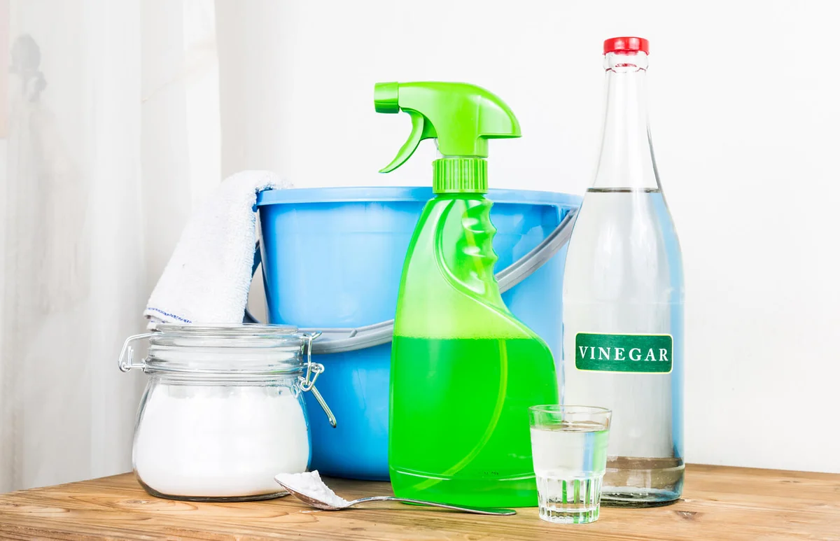 Baking soda with vinegar, natural mix for effective house cleaner