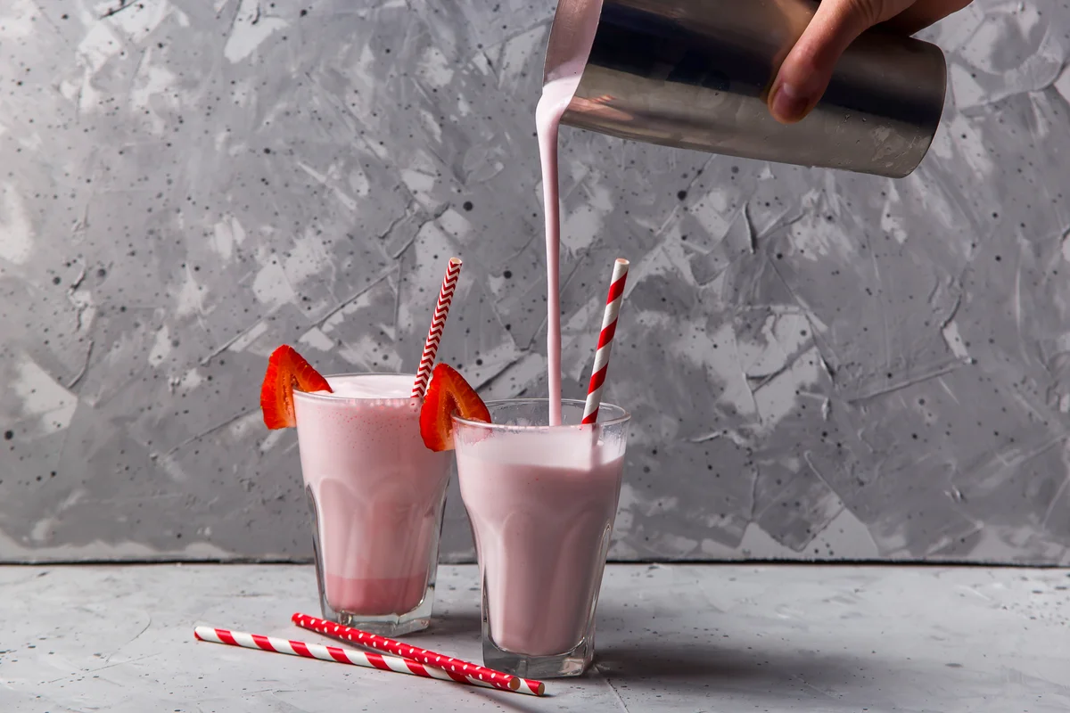 Pink Russian cocktail