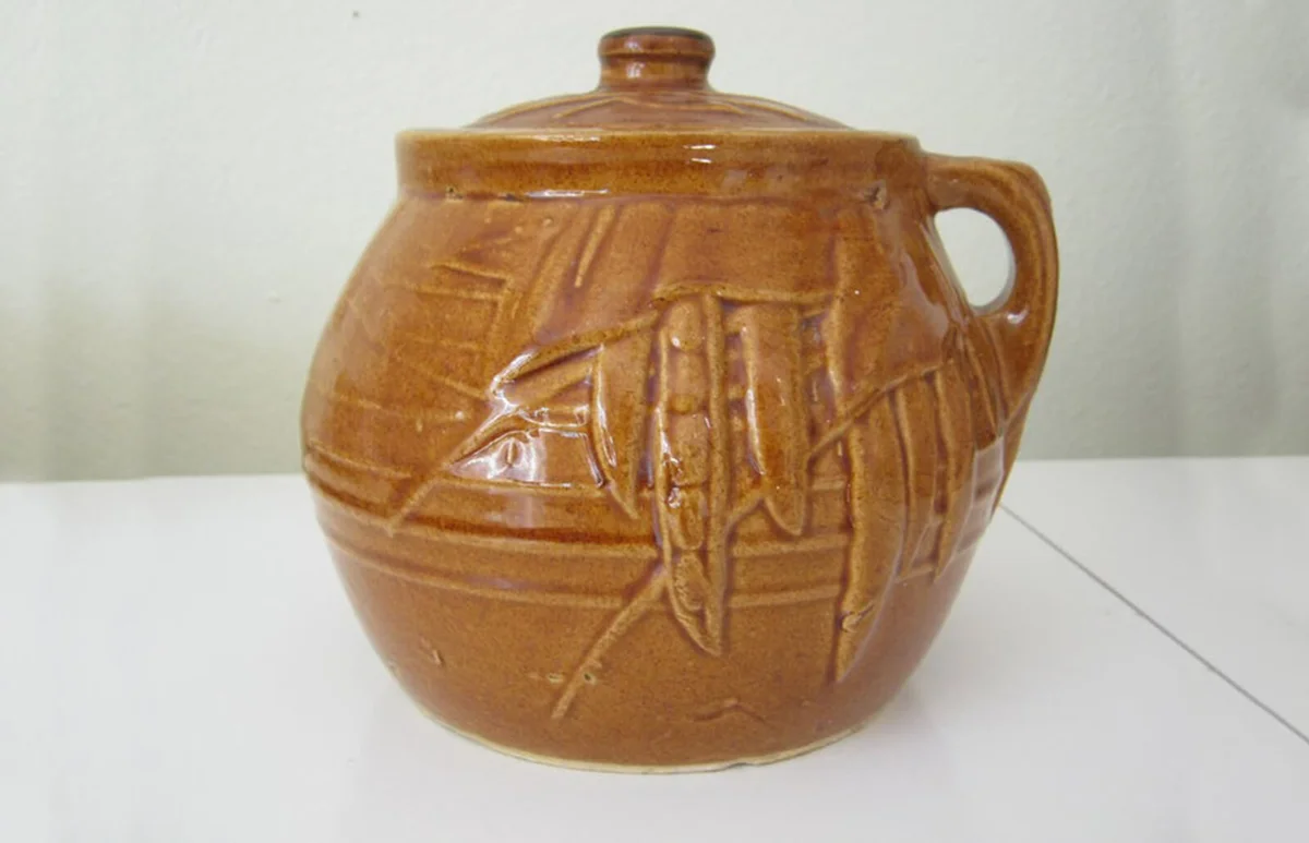 McCoy Bean Pot Cookie Jar, 1943*Book Piece*Biscuit Jar*Pea Pod and Leaf*McCoy Pottery*Vintage, 1940s Pottery*One Handled*Embossed Design