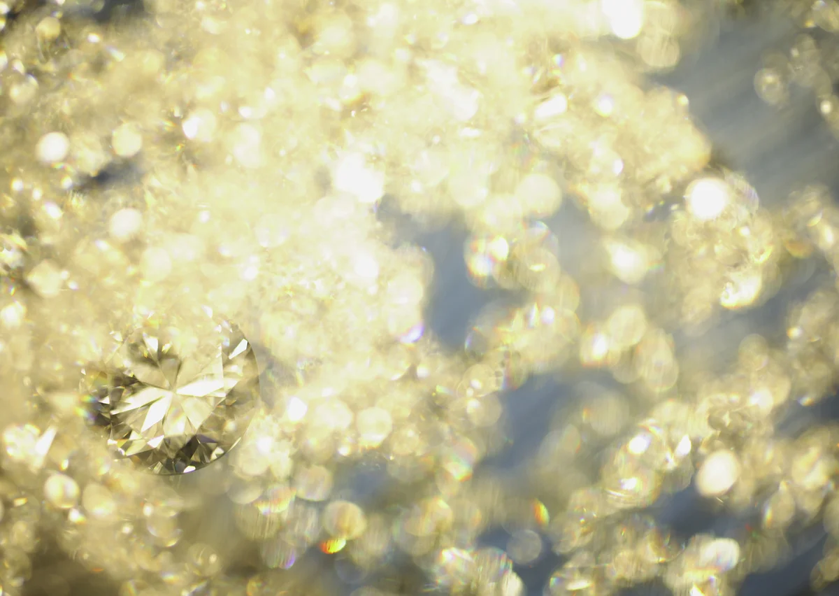 Yellow cubic zirconia