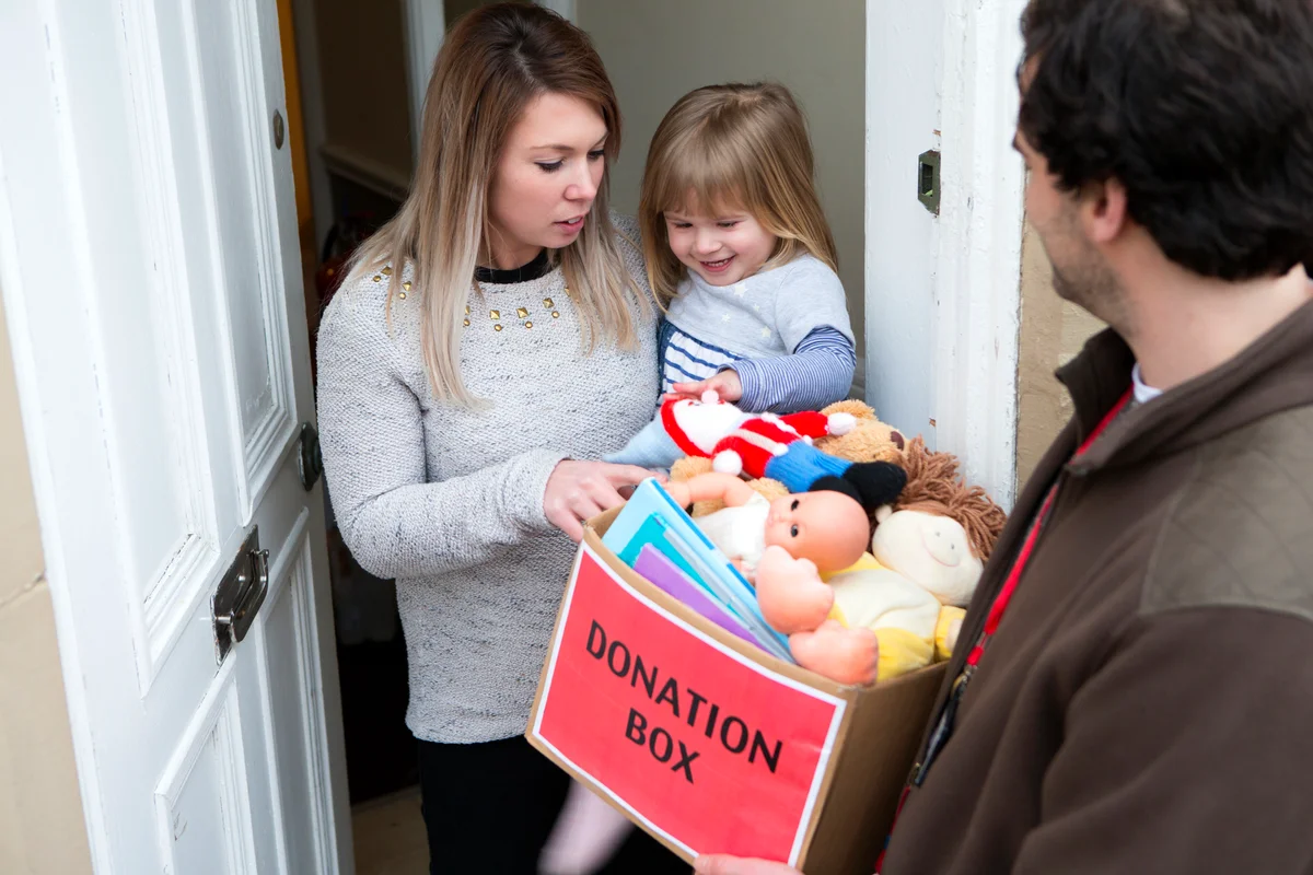 Support for families with toy donations to children