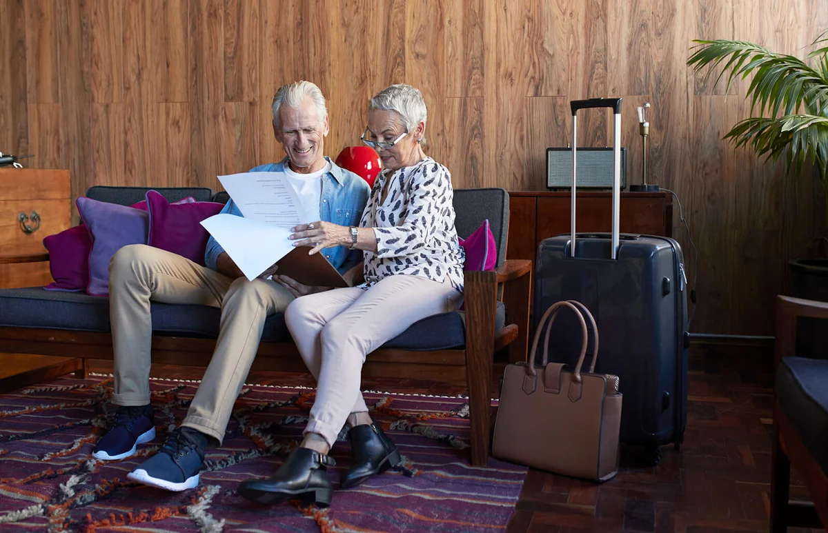Mature couple looking threw tjeck-in clip board
