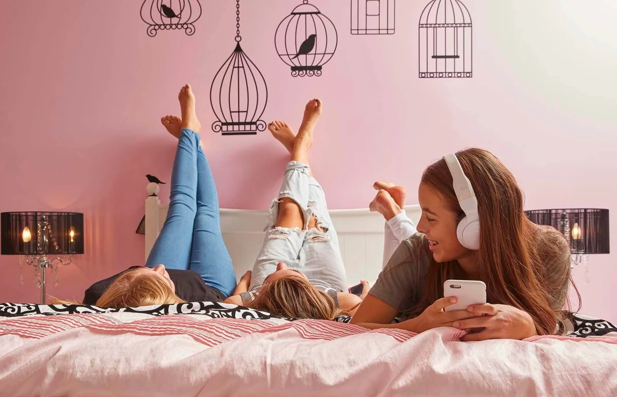 girl listening to music on cell phone watching friends