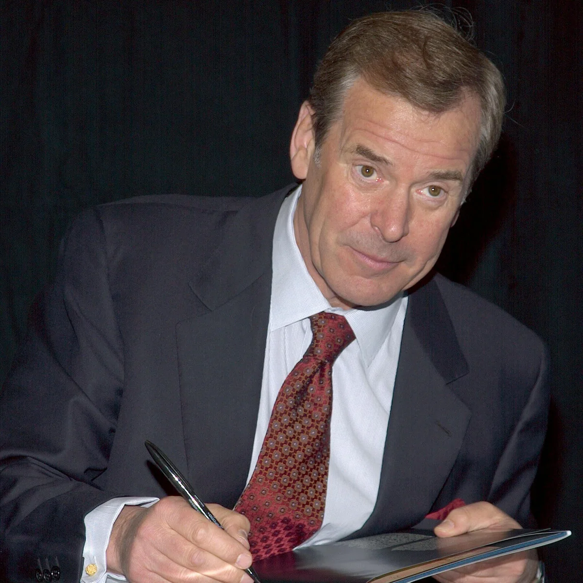 Peter Jennings during News Anchor Peter Jennings signs his new book | Getty Editorial Use