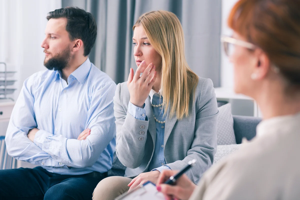 Married couple showing ignorance during a therapy session with a psychologist