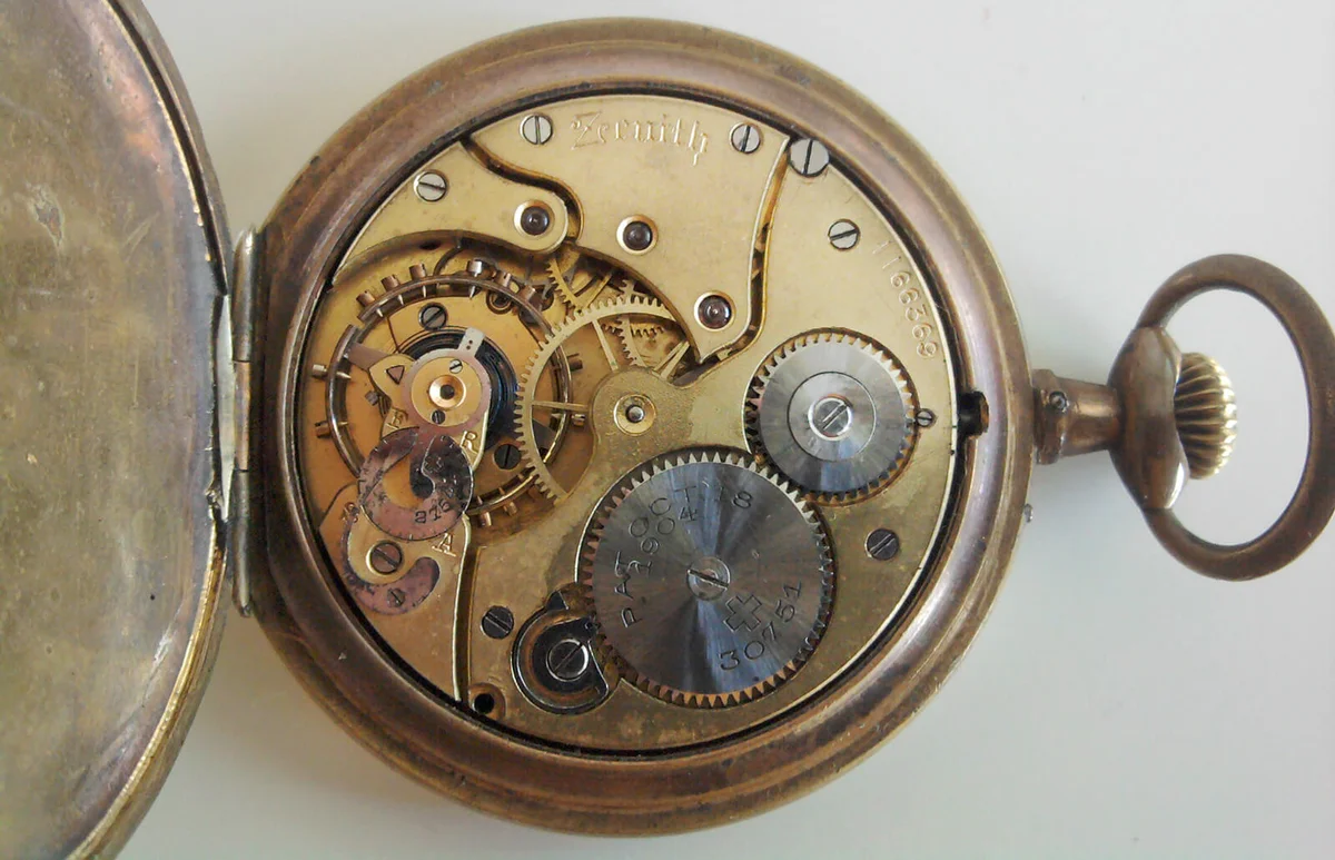 Zenith pocket watch inside