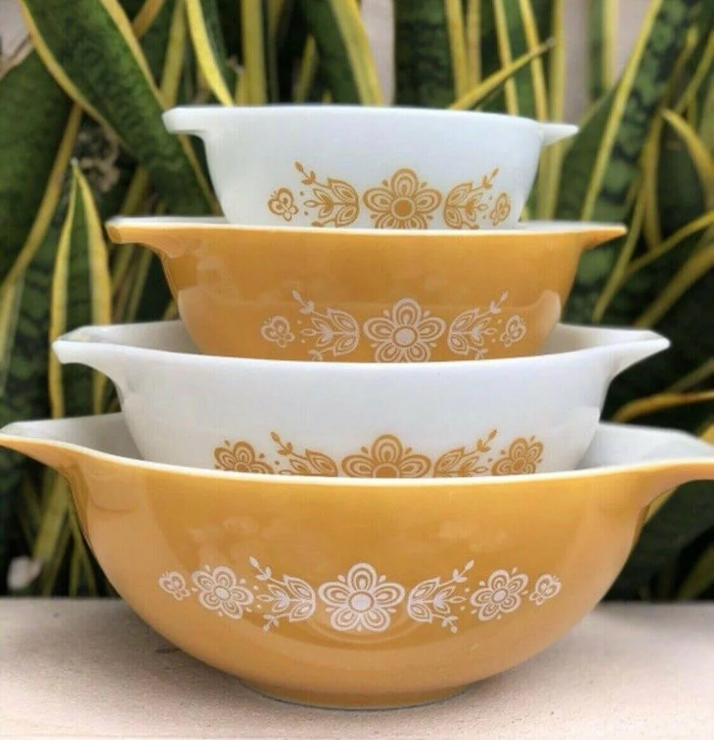 Vintage Pyrex Butterfly Gold Floral 472 Casserole Round White Milk Glass Baking Dish