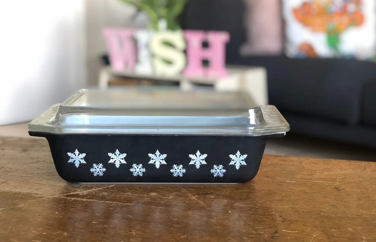 Vintage Retro JAJ Pyrex Black Deep Gaiety Snowflake Spacesaver Casserole Dish