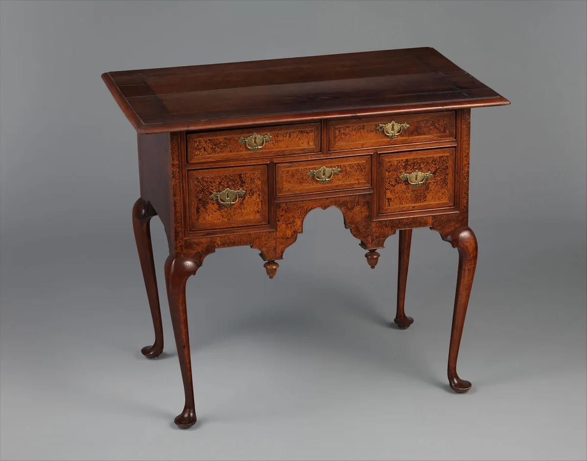 Queen Anne Burl Walnut Veneered Dressing Table