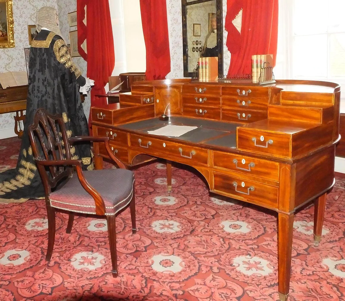 Taken during the tour and editathon at the Judges' Lodgings, Lancaster. The work shop of Robert Gillow was adjacent. Gillows of Lancaster and London were notable for their high quality furniture- which is displayed here. Carlton House Table 1798