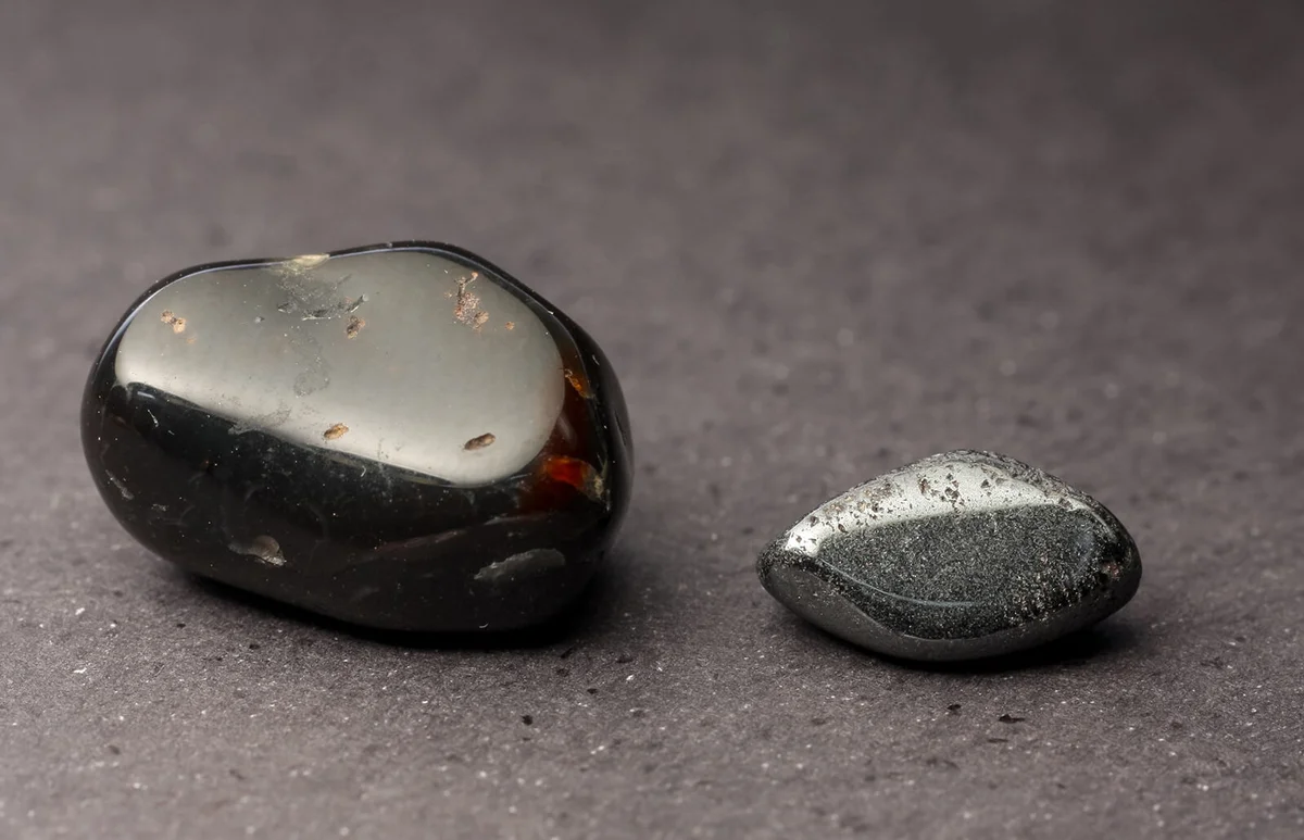 Hematite and granada polished crystals