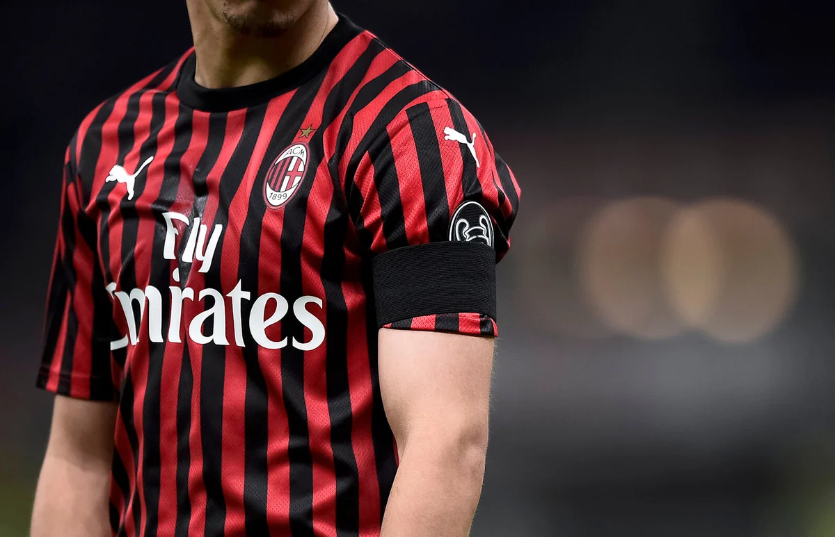 A black armband for Kobe Bryant worn by Ismael Bennacer of AC Milan