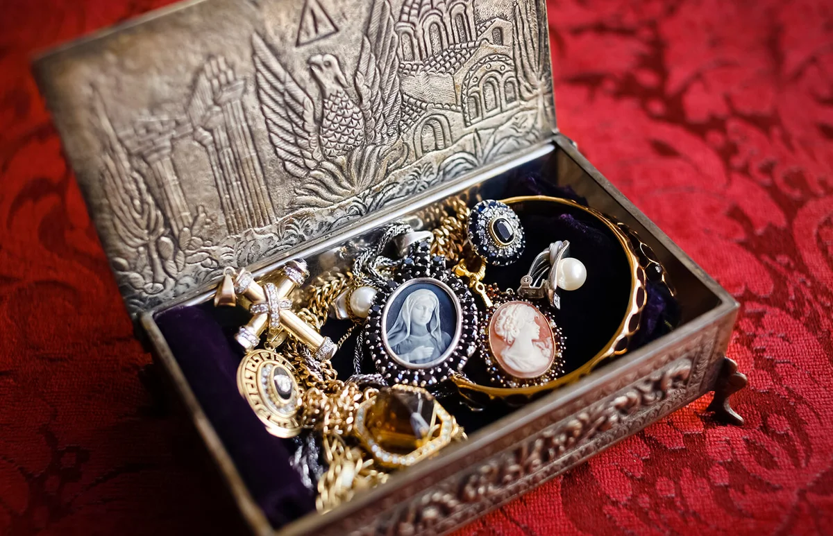 Antique jewelry box