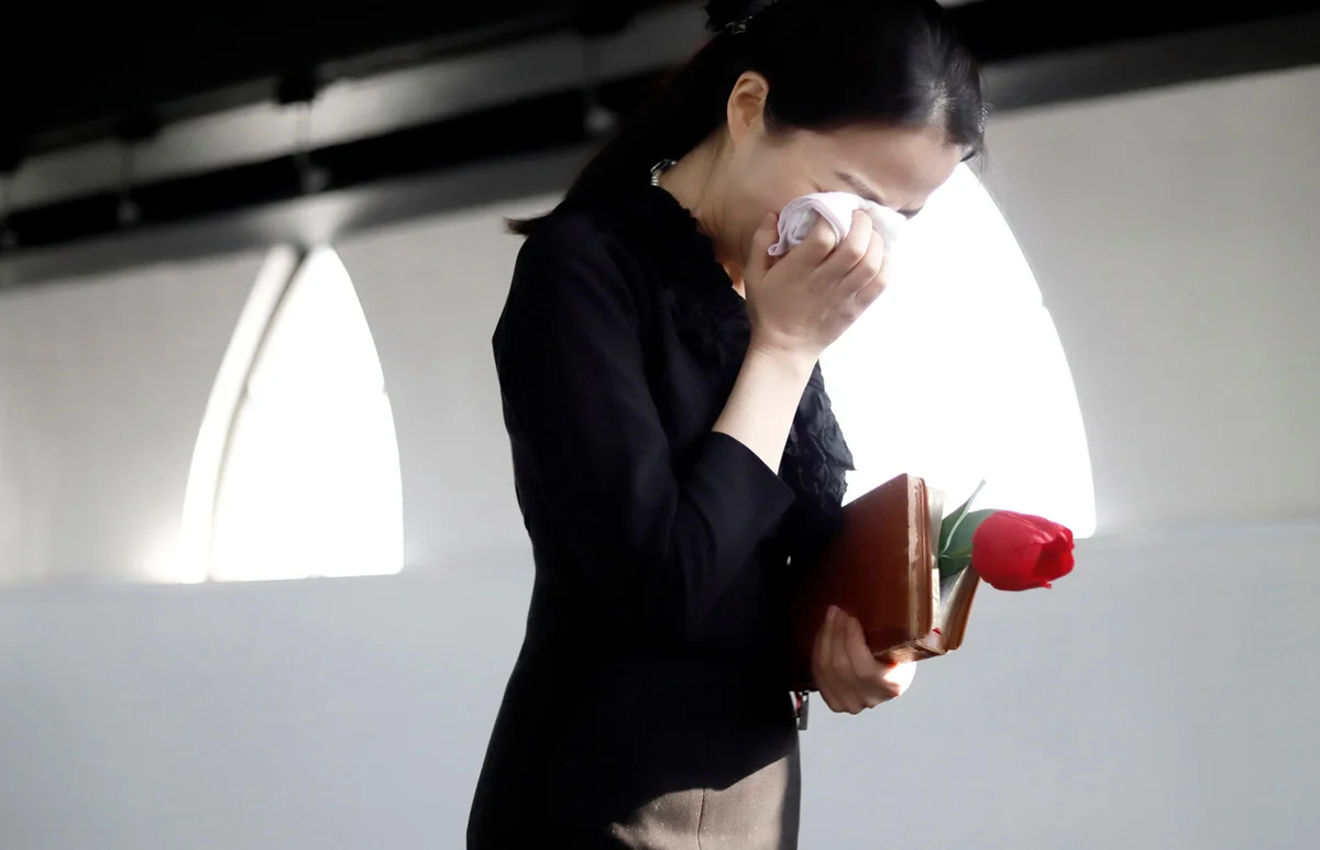 woman on mourning at funeral