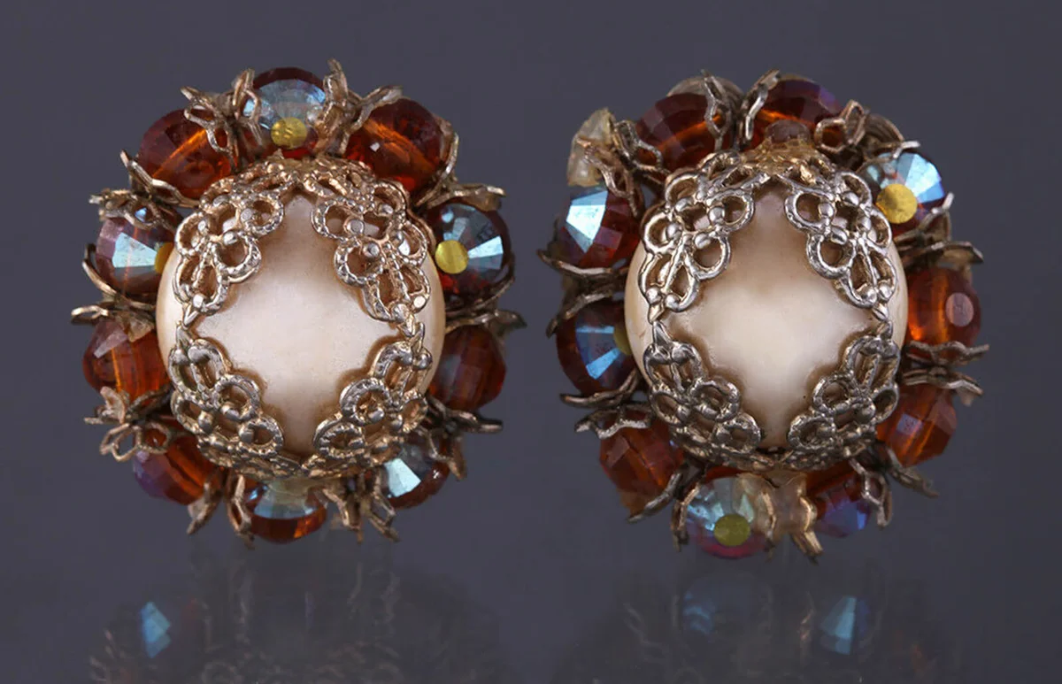 VINTAGE HOBE EARRINGS SIGNED DESIGNER COSTUME JEWELRY CLIP-ON ROUND BEADS PIN UP