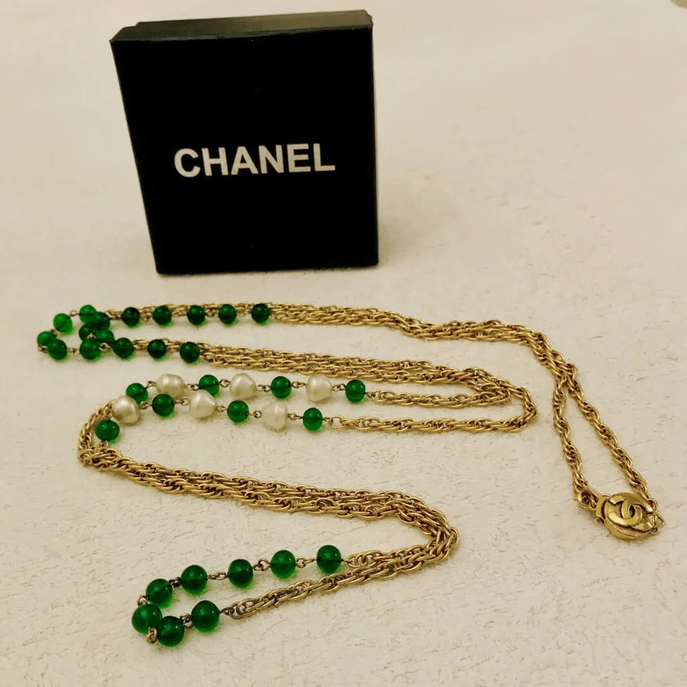 Rare Authentic Chanel Vintage 1984 Green Gripoix and Faux Pearl Sautoir 72" Necklace