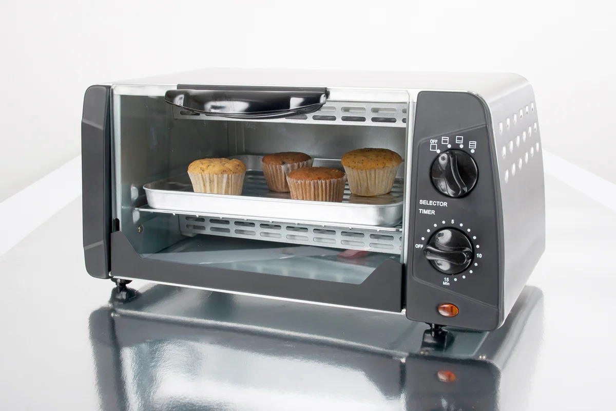 Household appliance-toaster oven