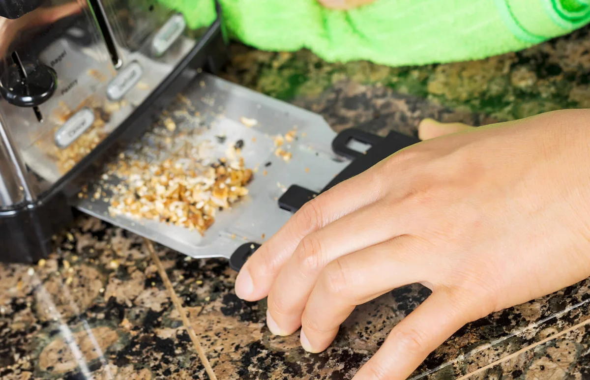 Removing bread crumbs from Kitchen Tray Toaster