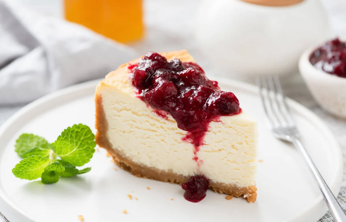 Cheesecake with cherry sauce