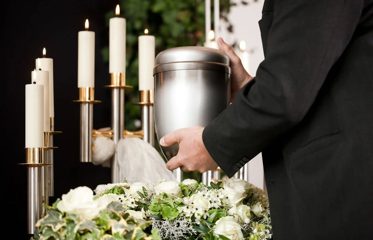 mortician on funeral with urn