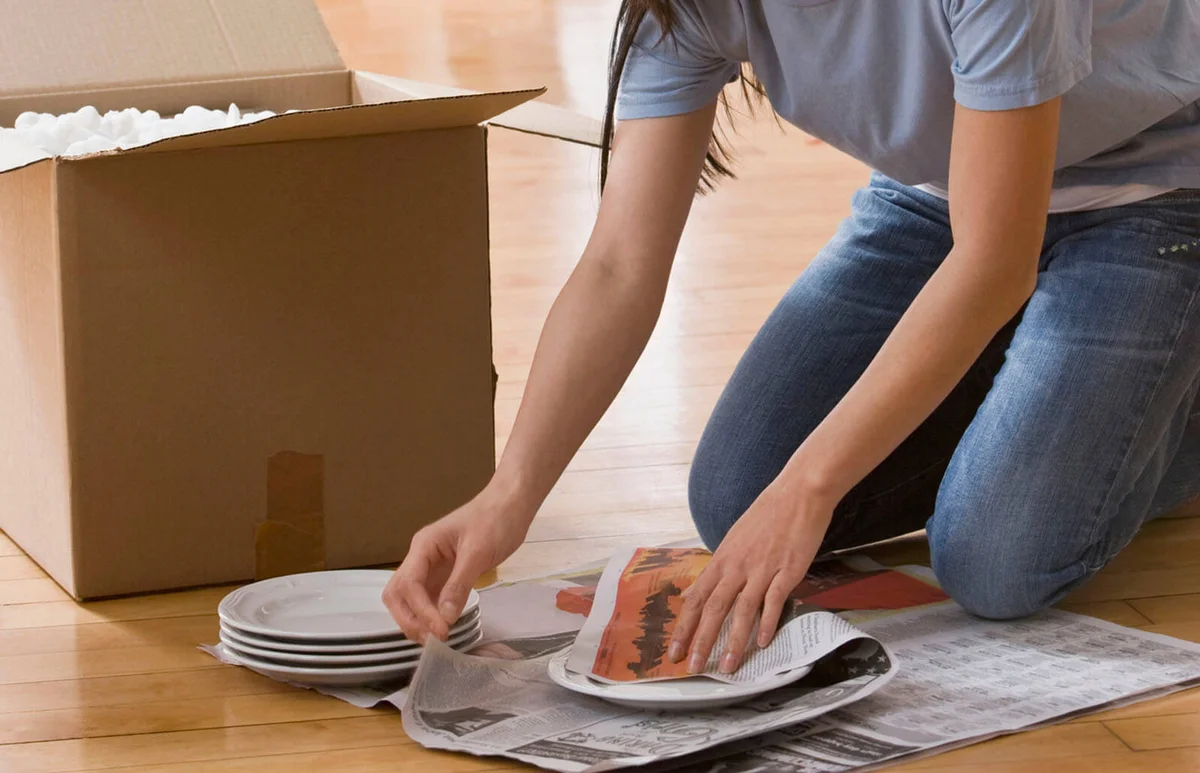 couple packing moving boxes