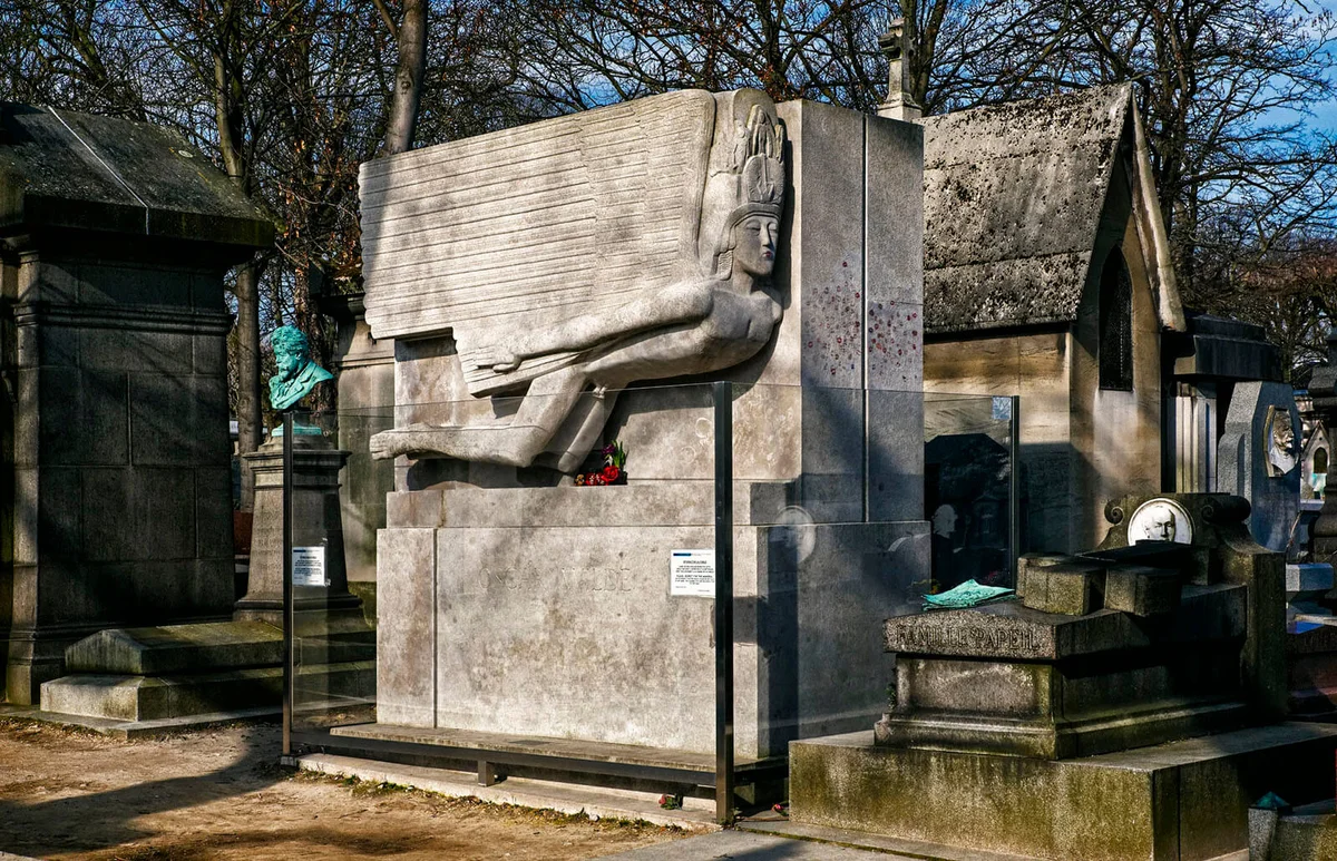 Tomb of Oscar Wilde (1854-1900)