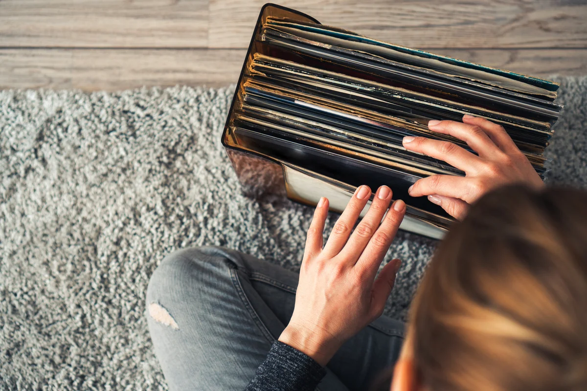 Filing system for magazine used for record sorting and storage