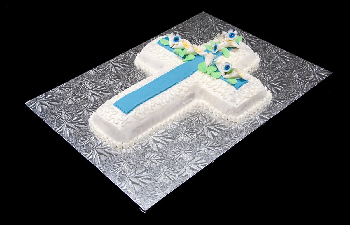 Bible Cross cake | ID 17206626 © Scruggelgreen | Dreamstime.com