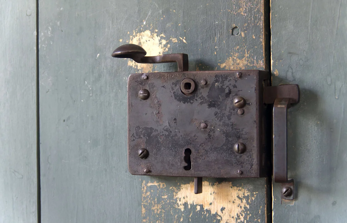 antique door latch as used in the 18th century