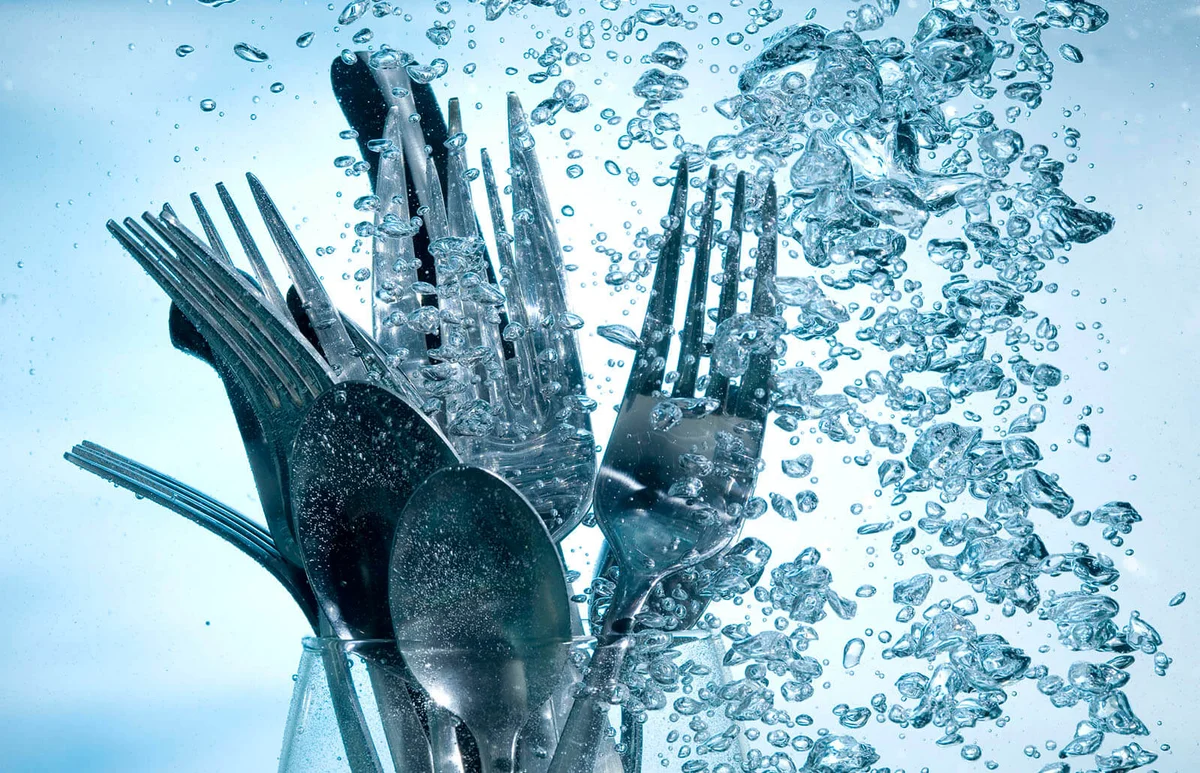Washing kitchen ware in clear water