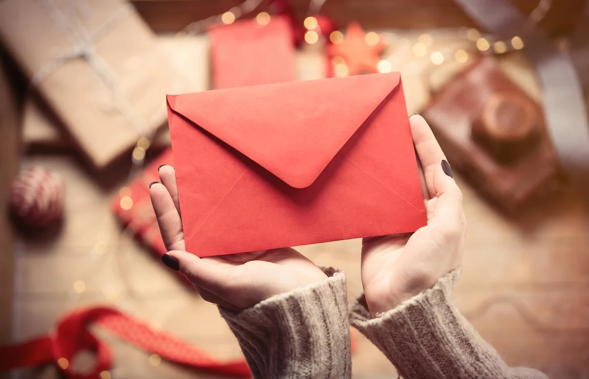 hands holding envelope