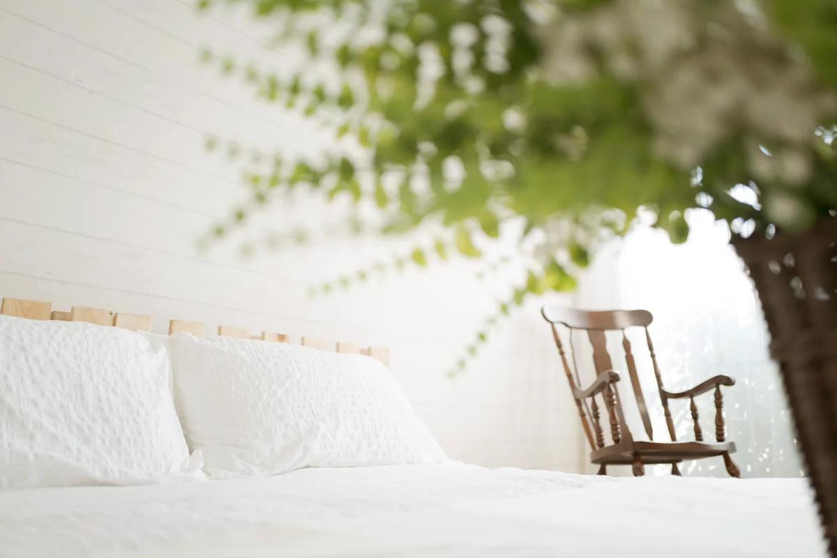 Interior decoration, farmhouse style, palette bed, rocking chair
