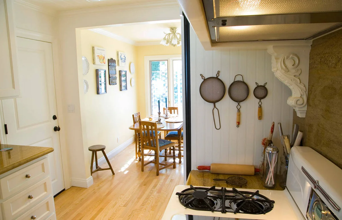 Country Style Kitchen and Dining Room